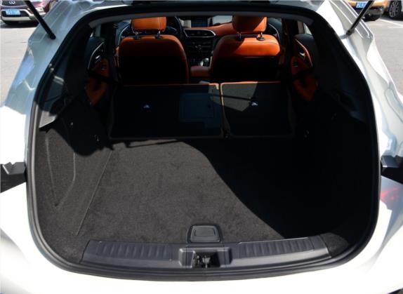 英菲尼迪QX30 2017款 2.0T 四驱运动版 车厢座椅   后备厢