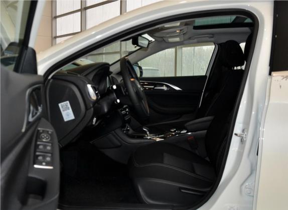 英菲尼迪QX30 2017款 1.6T 两驱运动版 车厢座椅   前排空间