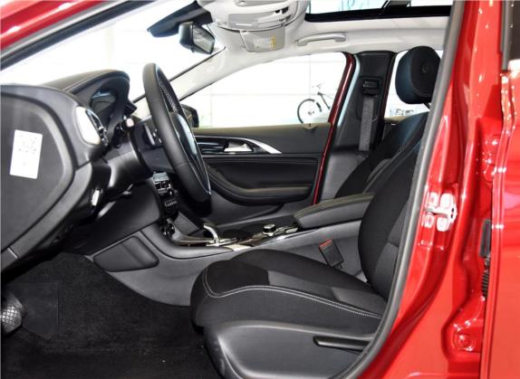 英菲尼迪QX30 2017款 2.0T 四驱时尚版 车厢座椅   前排空间