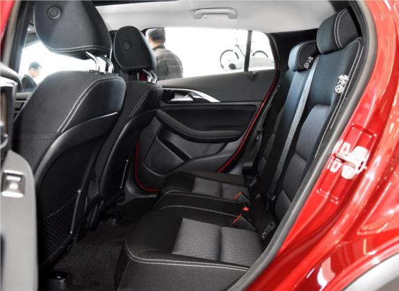 英菲尼迪QX30 2017款 2.0T 四驱时尚版 车厢座椅   后排空间