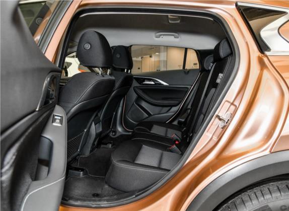 英菲尼迪QX30 2018款 1.6T 两驱时尚版 车厢座椅   后排空间