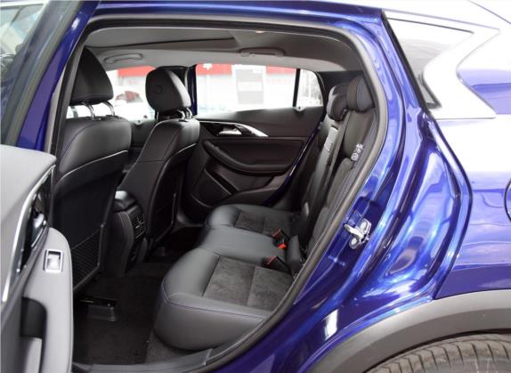 英菲尼迪QX30 2018款 1.6T 两驱运动版 车厢座椅   后排空间