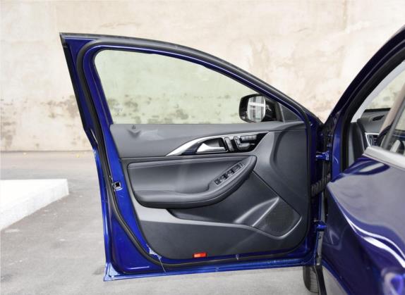 英菲尼迪QX30 2018款 1.6T 两驱运动版 车厢座椅   前门板
