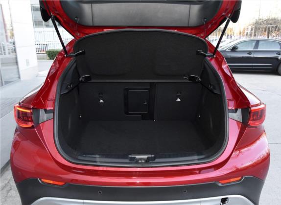 英菲尼迪QX30 2018款 2.0T 四驱运动版 车厢座椅   后备厢