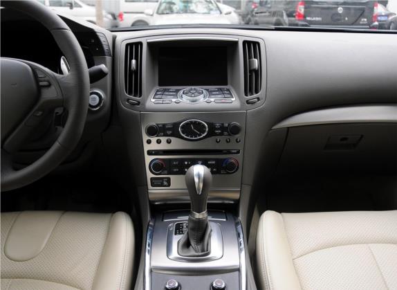 英菲尼迪G系 2010款 G25 Sedan 豪华运动版 中控类   中控台
