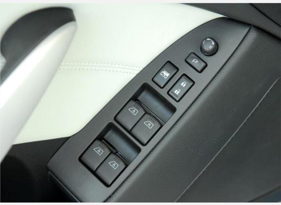英菲尼迪G系 2010款 G37 硬顶敞篷合金版 车厢座椅   门窗控制