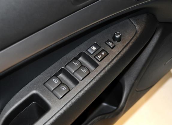 英菲尼迪G系 2013款 G25 Sedan 豪华运动版 车厢座椅   门窗控制