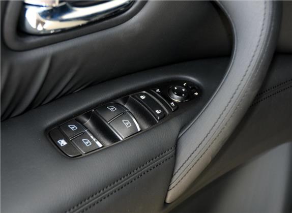 英菲尼迪QX 2013款 QX56 升级版 车厢座椅   门窗控制