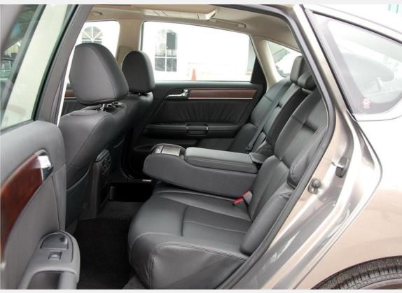 英菲尼迪M系 2009款 M35 车厢座椅   后排空间