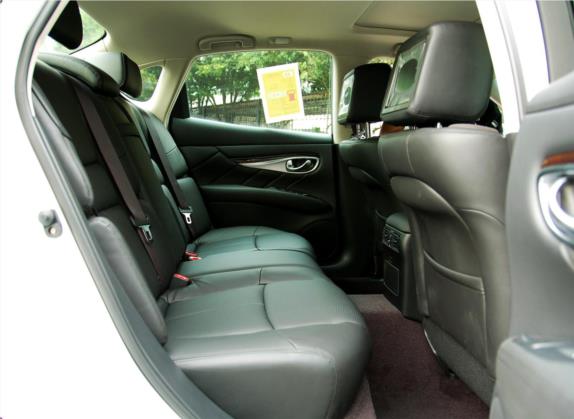 英菲尼迪M系 2011款 M37 车厢座椅   后排空间