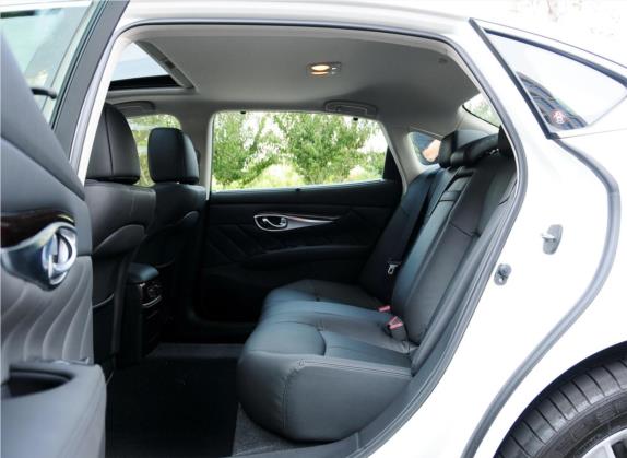 英菲尼迪M系 2012款 M35hL 豪华版 车厢座椅   后排空间