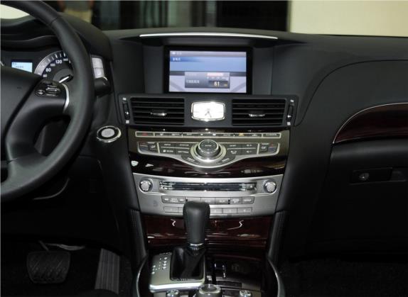 英菲尼迪M系 2012款 M25L 舒适版 中控类   中控台