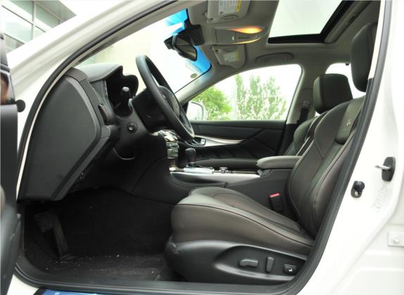 英菲尼迪M系 2012款 M25L 奢华版 车厢座椅   前排空间