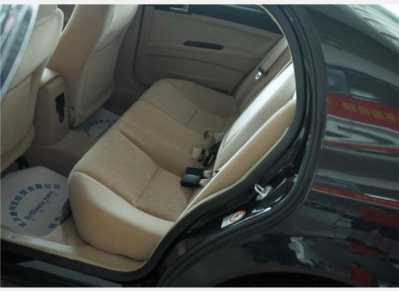 中华尊驰 2008款 1.8L 手动舒适型 车厢座椅   后排空间
