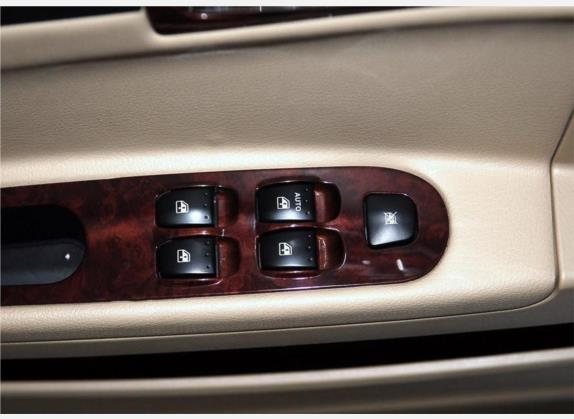 中华尊驰 2008款 1.8L 手动舒适型 车厢座椅   门窗控制