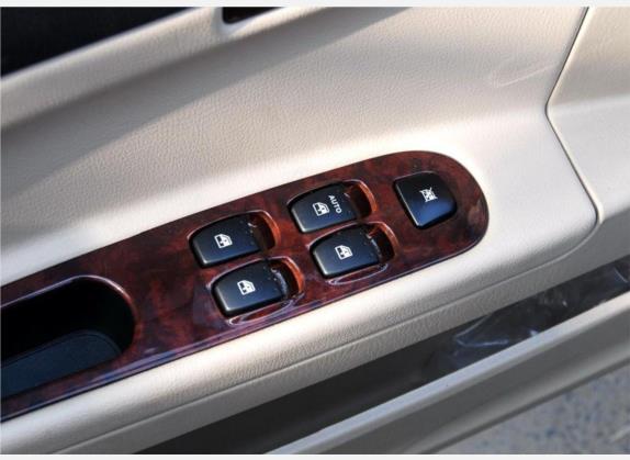 中华尊驰 2008款 1.8L 手动豪华型 车厢座椅   门窗控制