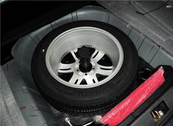 中华尊驰 2011款 1.8T 手动豪华型 其他细节类   备胎