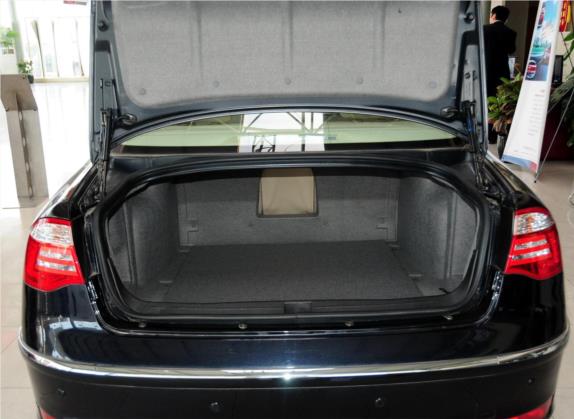 中华尊驰 2011款 1.8T 手动豪华型 车厢座椅   后备厢