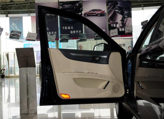 中华尊驰 2011款 1.8T 手动豪华型 车厢座椅   前门板