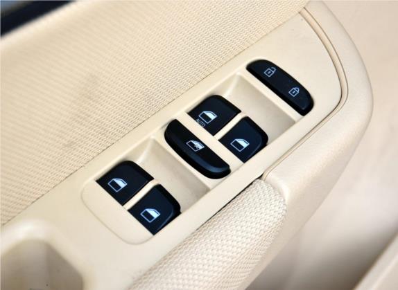 中华V5 2012款 1.6L 手动舒适型 车厢座椅   门窗控制
