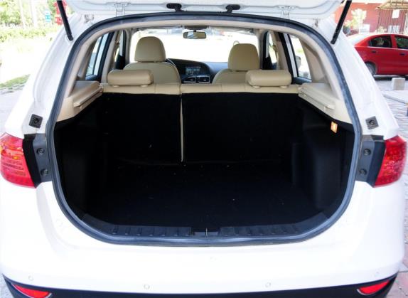 中华V5 2012款 1.6L 手动豪华型 车厢座椅   后备厢