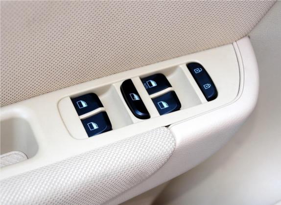 中华V5 2012款 1.6L 手动豪华型 车厢座椅   门窗控制
