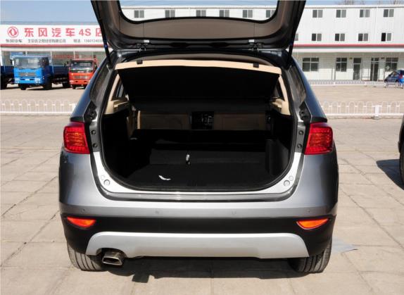 中华V5 2012款 1.6L 自动舒适型 车厢座椅   后备厢