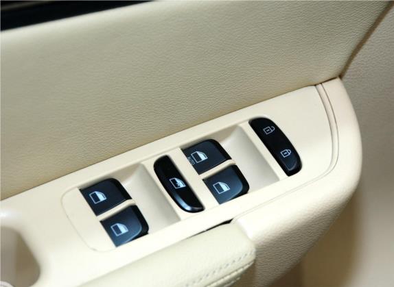 中华V5 2012款 1.6L 自动尊贵型 车厢座椅   门窗控制