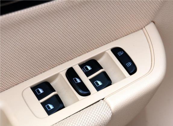 中华V5 2012款 1.5T 手动两驱豪华型 车厢座椅   门窗控制