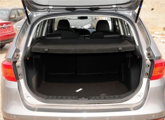 中华V5 2012款 1.5T 自动两驱运动型 车厢座椅   后备厢