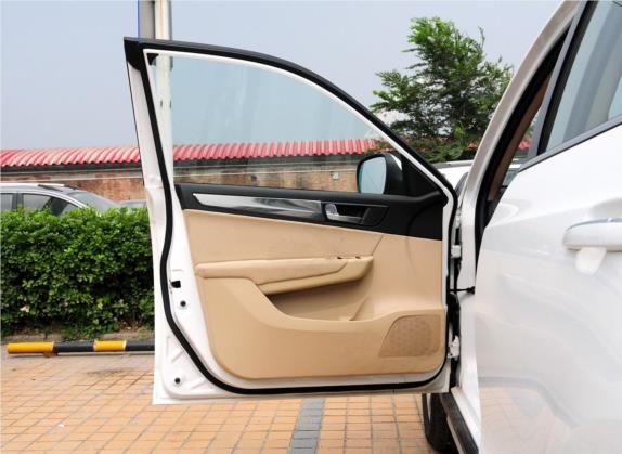 中华V5 2012款 1.5T 自动两驱豪华型 车厢座椅   前门板
