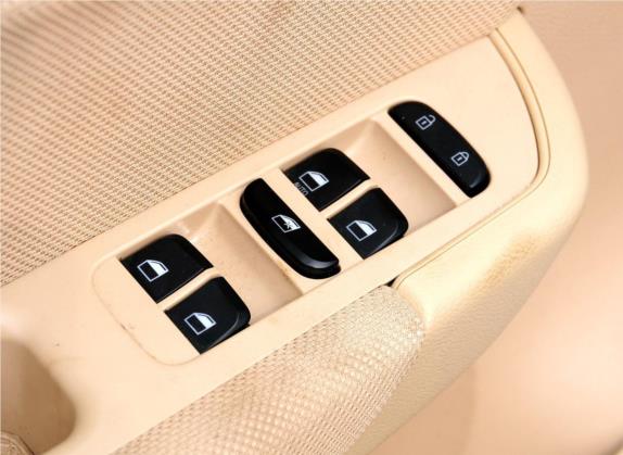 中华V5 2012款 1.5T 自动两驱豪华型 车厢座椅   门窗控制