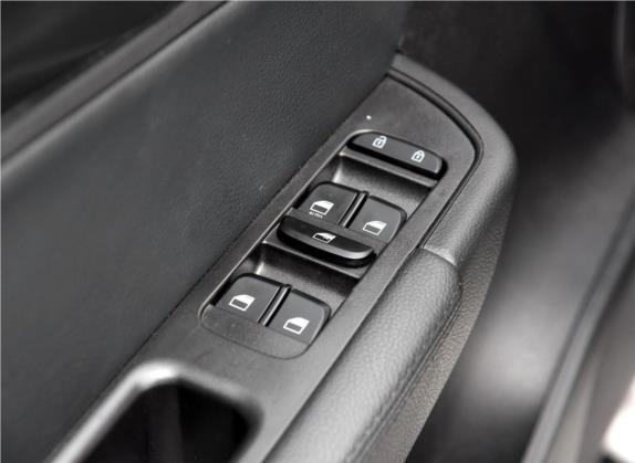 中华V5 2014款 1.6L 手动舒适型 车厢座椅   门窗控制