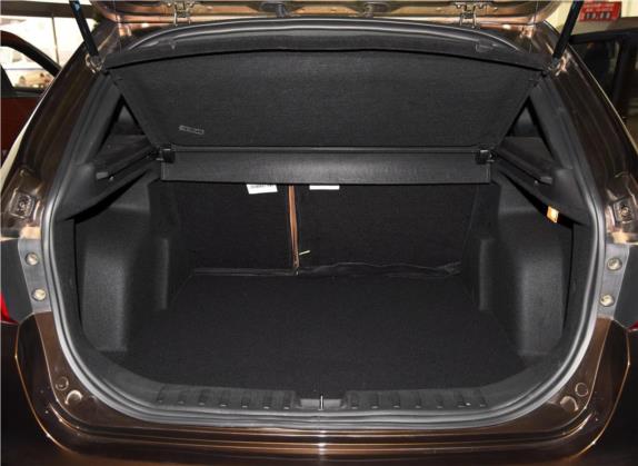 中华V5 2014款 1.6L 手动豪华型 车厢座椅   后备厢