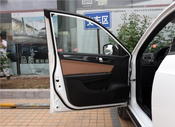 中华V5 2014款 1.5T 手动两驱豪华型 车厢座椅   前门板