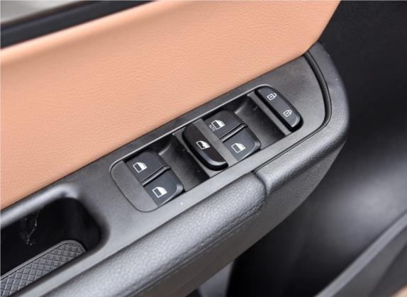 中华V5 2014款 1.5T 手动两驱豪华型 车厢座椅   门窗控制