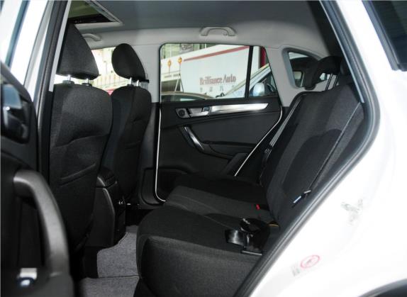 中华V5 2014款 1.5T 自动两驱运动型 车厢座椅   后排空间