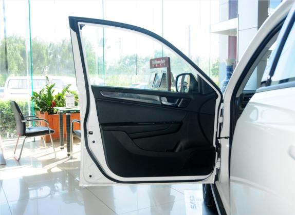 中华V5 2014款 1.5T 自动两驱运动型 车厢座椅   前门板