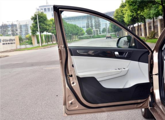 中华H530 2011款 1.6L 自动豪华型 车厢座椅   前门板