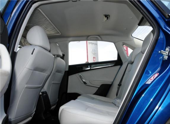 中华H530 2011款 1.6L 手动豪华型 车厢座椅   后排空间