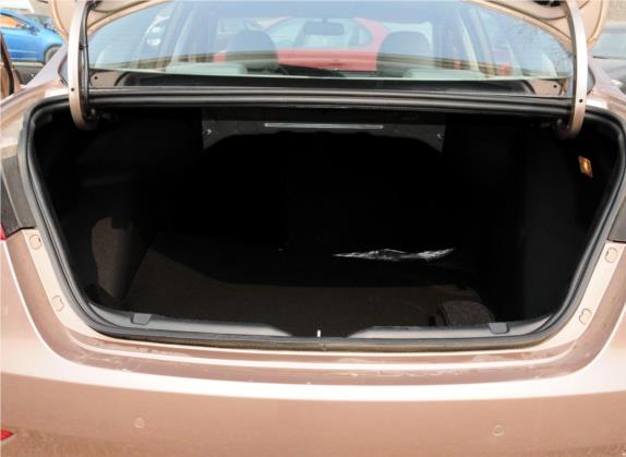 中华H530 2012款 1.5T 手动豪华型 车厢座椅   后备厢