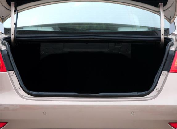中华H530 2012款 1.5T 自动豪华型 车厢座椅   后备厢