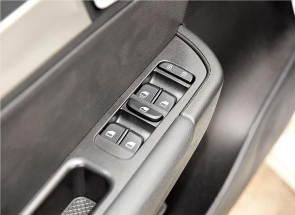 中华H530 2017款 1.6L 手动舒适型 车厢座椅   门窗控制