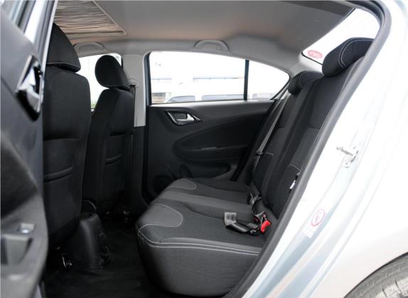 中华H230 2012款 1.5L AMT天窗型 车厢座椅   后排空间