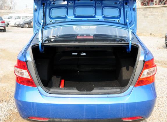 中华H230 2012款 1.5L 手动舒适型 车厢座椅   后备厢