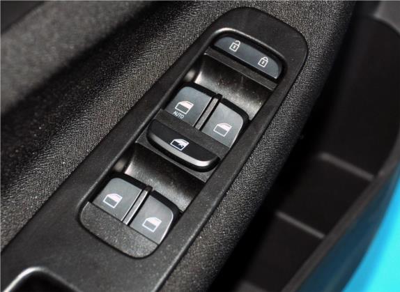 中华H230 2012款 1.5L AMT精英型 车厢座椅   门窗控制