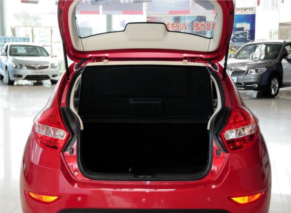 中华H320 2012款 1.5L 手动豪华型 车厢座椅   后备厢