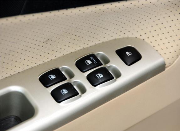 中华H320 2012款 1.5L 手动豪华型 车厢座椅   门窗控制