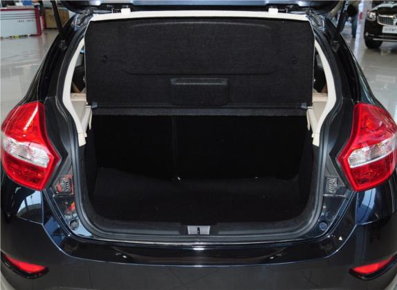 中华H320 2012款 1.5L 自动舒适型 车厢座椅   后备厢