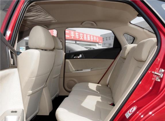 中华H330 2013款 1.5L 自动豪华型 车厢座椅   后排空间